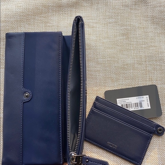 Tumi RFID Voyageur Flap Continental Wallet (NWT) - Picture 10 of 11